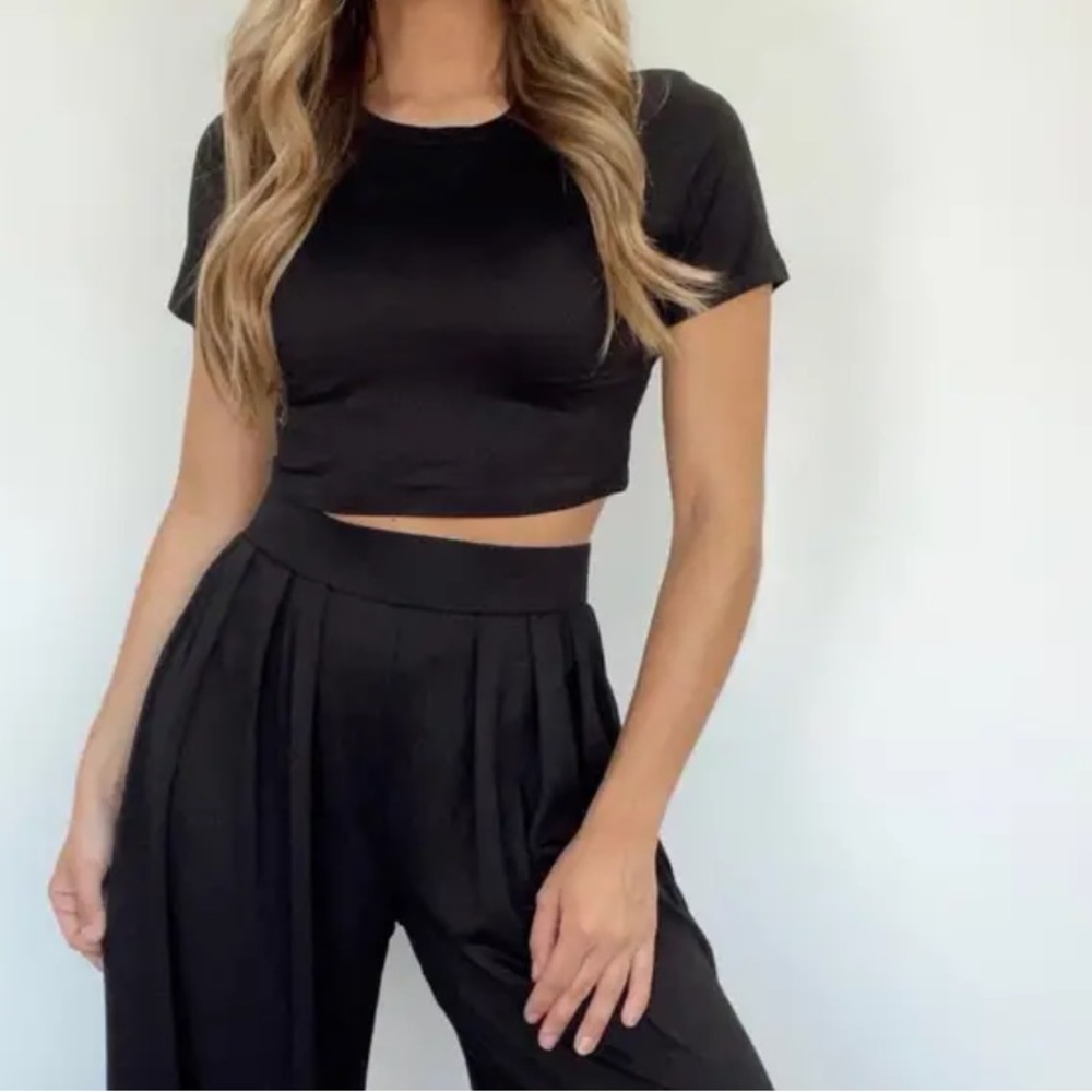 NEW•XL•CREME DE LA CREME BLACK BOUNCY SOFT CROPPED TOP
